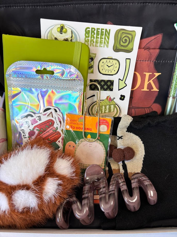 Green Cozy Reader Gift Box