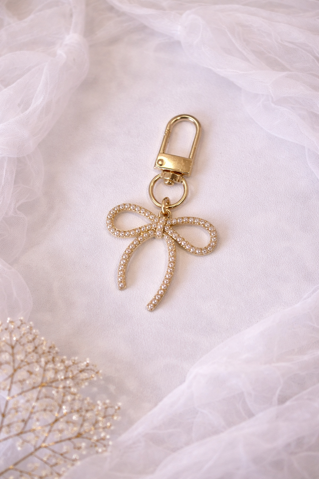 Pearl Bow Bag Charm Keychain – Elegant Gold Purse Accessory