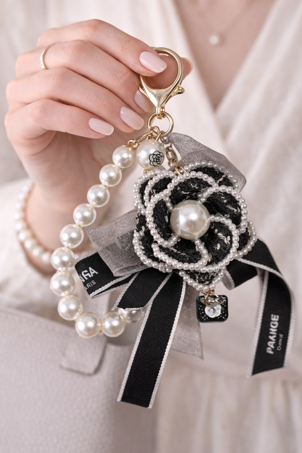Pearl Flower Bag Charm Keychain – Elegant Pearl Bracelet & Floral Pendant