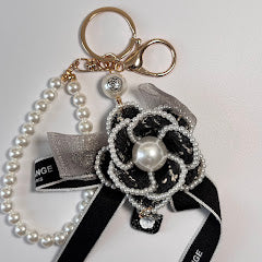 🌸Pearl Flower Charm Keychain