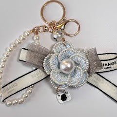Pearl Flower Bag Charm Keychain – Elegant Pearl Bracelet & Floral Pendant
