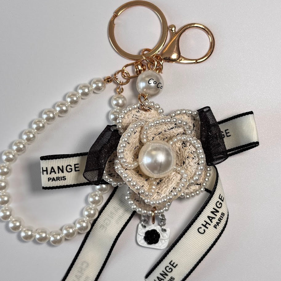 Pearl Flower Bag Charm Keychain – Elegant Pearl Bracelet & Floral Pendant