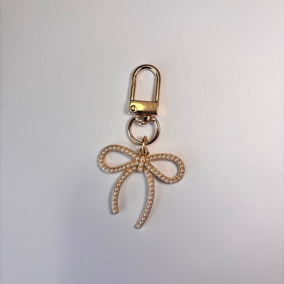 Pearl Bow Bag Charm Keychain – Elegant Gold Purse Accessory