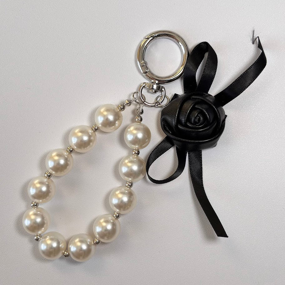 Rose & Pearl Bag Charm Keychain – Elegant Handbag Accessory