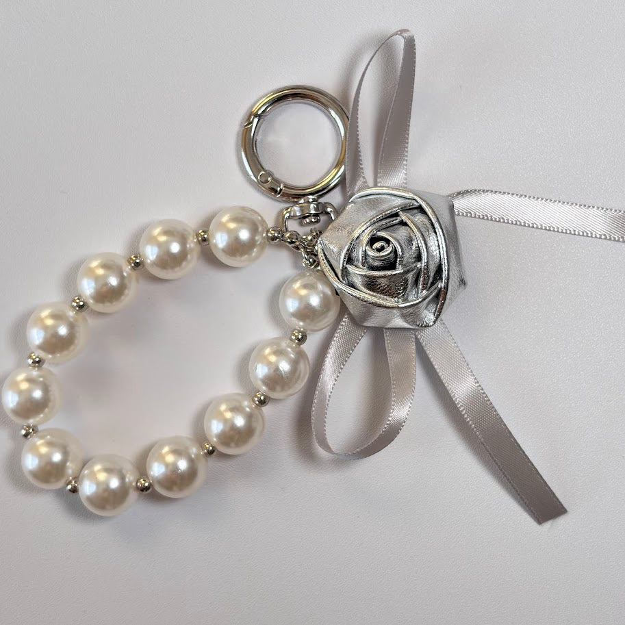 Rose & Pearl Bag Charm Keychain – Elegant Handbag Accessory